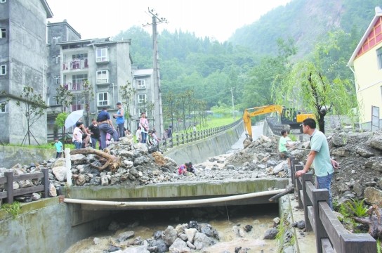 北川局部暴雨曲山镇邓家安置点遭遇泥石流