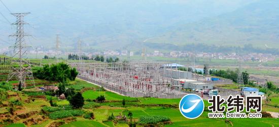 2013年6月7日灾后投运的第一座220千伏变电站——荥经220千伏变电站全貌。汤小强摄.jpg