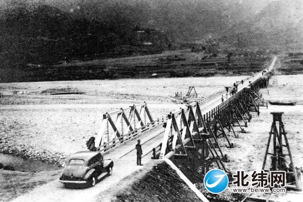 1940年修建的汉源流沙河木桥。.jpg