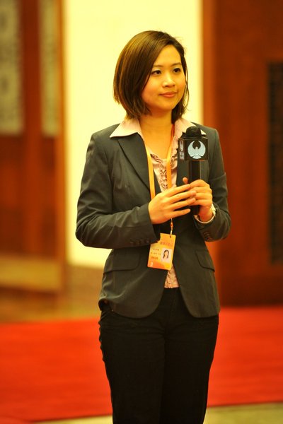 2010两会:女记者身影