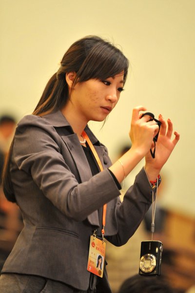 2010两会:女记者身影