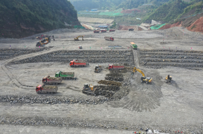 李家岩水库大坝主体填筑至720米高程，提前完成今年防洪度汛目标