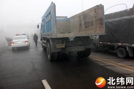 成雅高速公路雅安段昨因大雾关闭9小时
