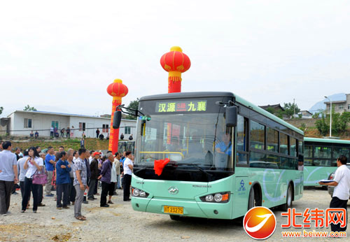 汉源县城至九襄镇公交车正式开通运营