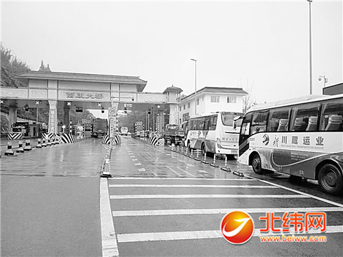 成雅高速西康大桥站恢复进站方向车辆通行