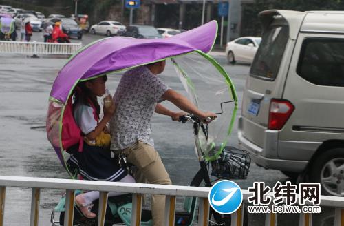 在孩子生前途程中 ​     家长奈何样为孩子撑好“呵护伞”