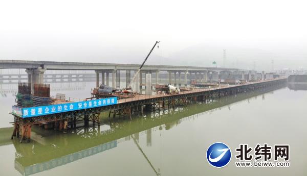 成雅快速通道水津关青衣江特大桥水下桩基施工完成