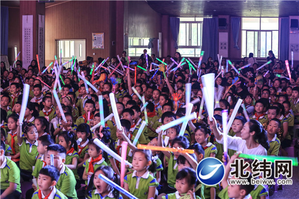 宝兴县生态环境局组织开展爱国卫生月宣传活动