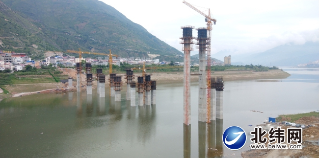峨汉高速公路汉源段稳步施工  9座隧道已经开始掘进