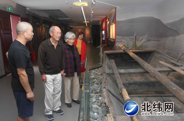 云南玉溪90岁老党员参观红军强渡大渡河纪念馆