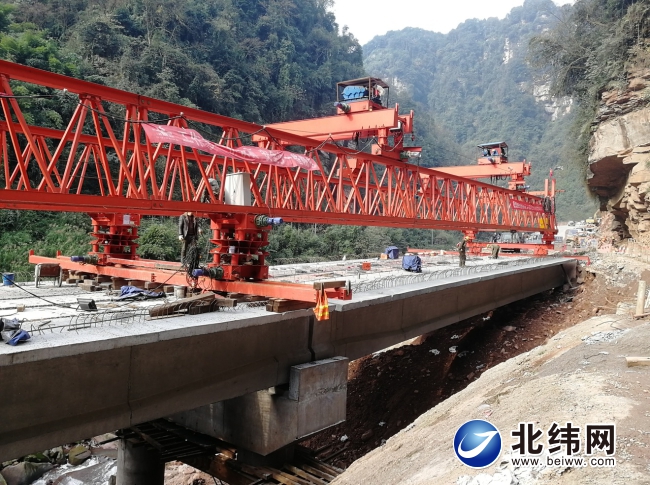 雅上线峡口大桥架梁完毕  下一步将进行桥面铺设