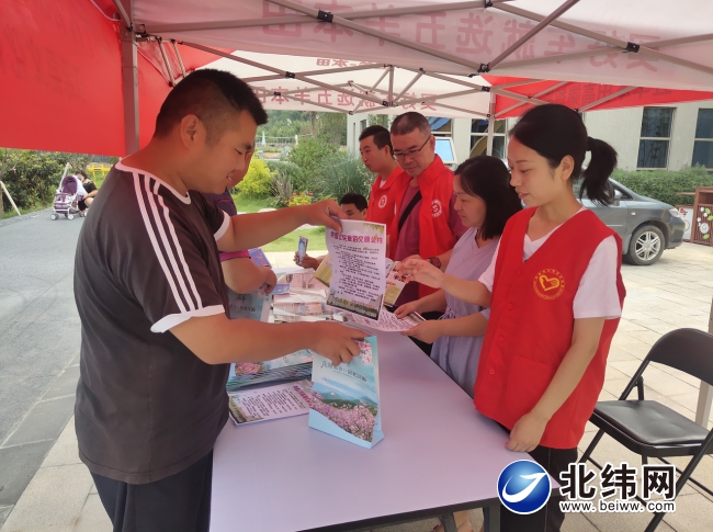 汉源县志愿者宣传文明旅游