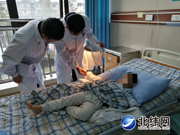 一孩童右手中指意外离断 雅安仁康医院医生妙手接回