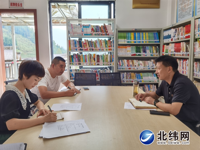 宝兴县法院：  在联系村（社区） 排查化解矛盾纠纷